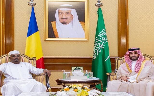 ولي العهد يبحث تعزيز آفاق التعاون مع رئيس جمهورية تشاد